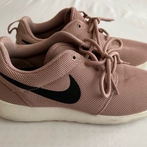 Nike shoe, W6.5, rose pink